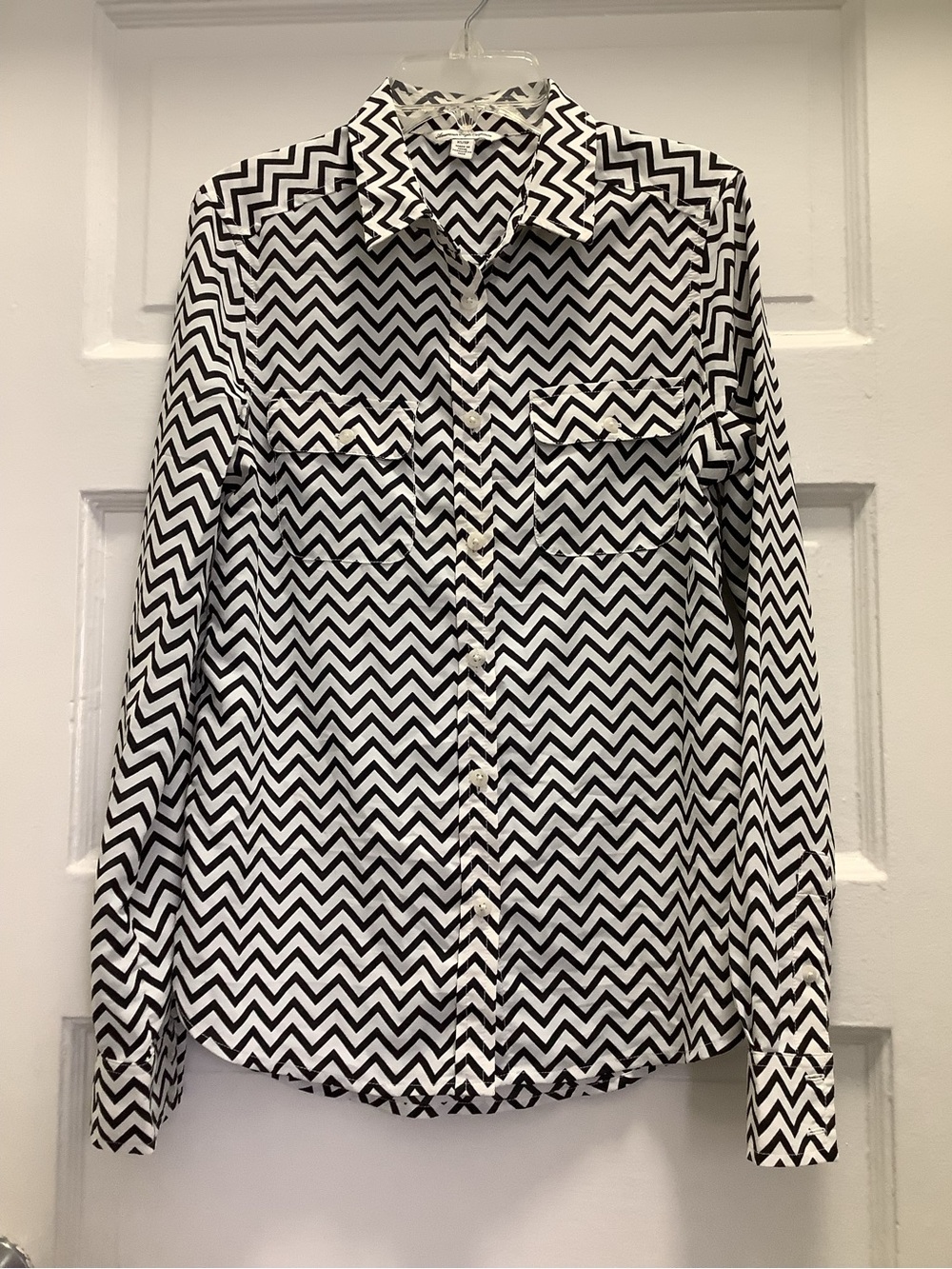 American Eagle Outfitters Black & White Chevron Button-Down Shirt